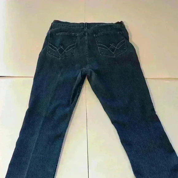 NYDJ 14P Jeans are known for there straight cut and ability to hug your hips - Picture 4 of 9